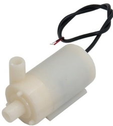 موتور پمپ آب دارای ورودی و خروجی